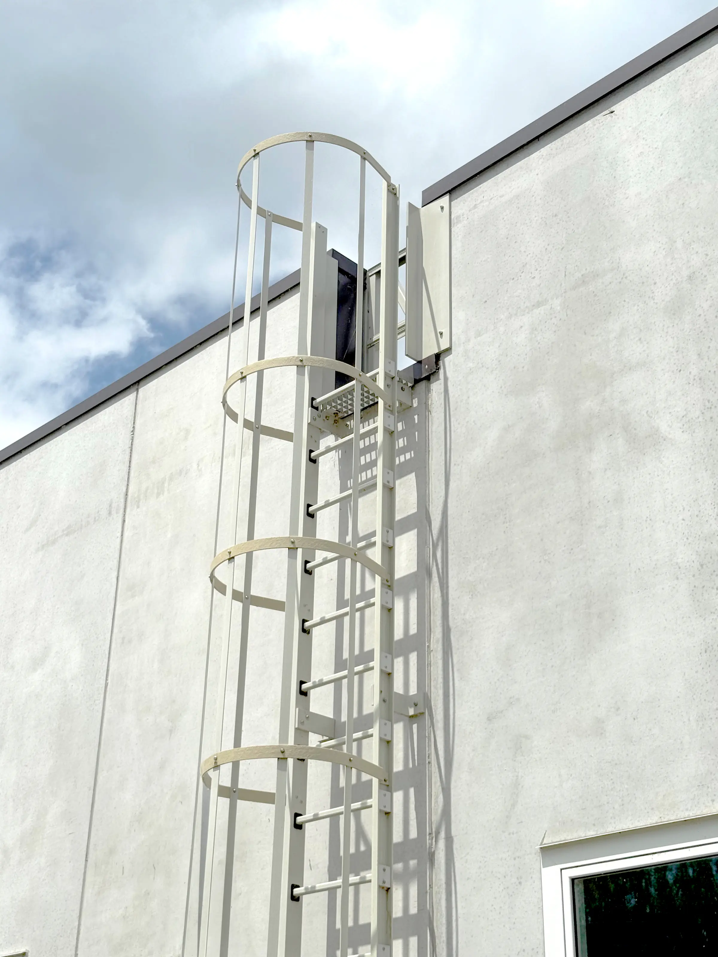 Scala di servizio in PRFV su impianto industriale